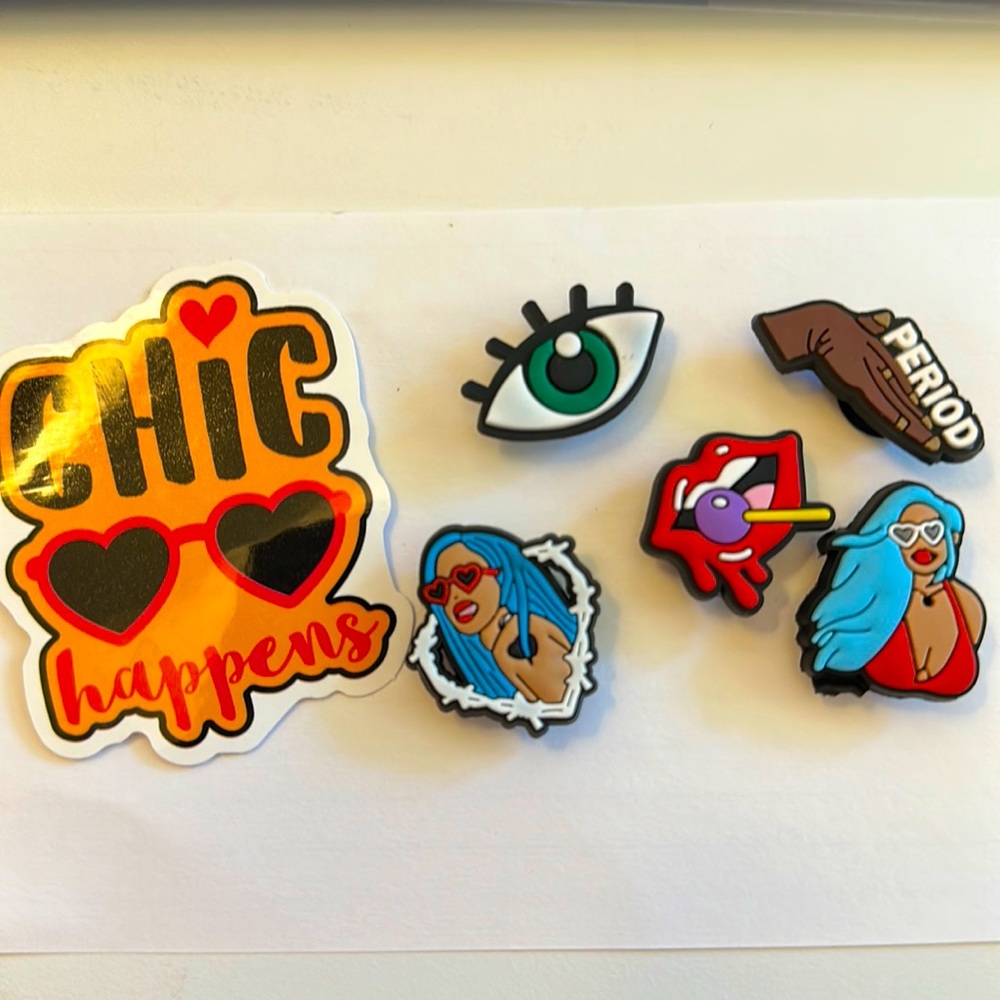 Chic croc charms
